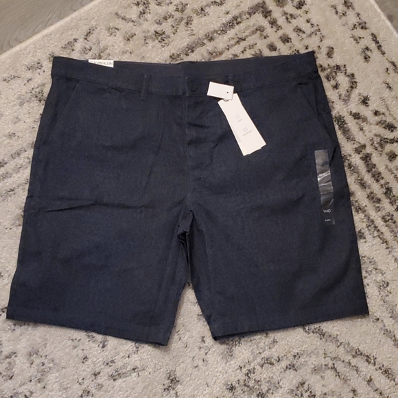 Calvin Klein Slim Fit Straight Leg Shorts - Picture 5 of 11